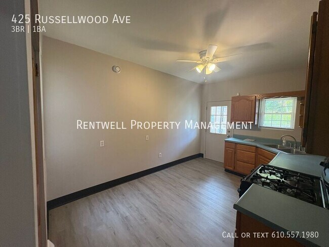 Building Photo - 425 Russellwood Ave