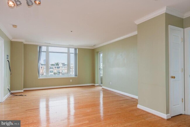 Building Photo - 100 Harborview Dr