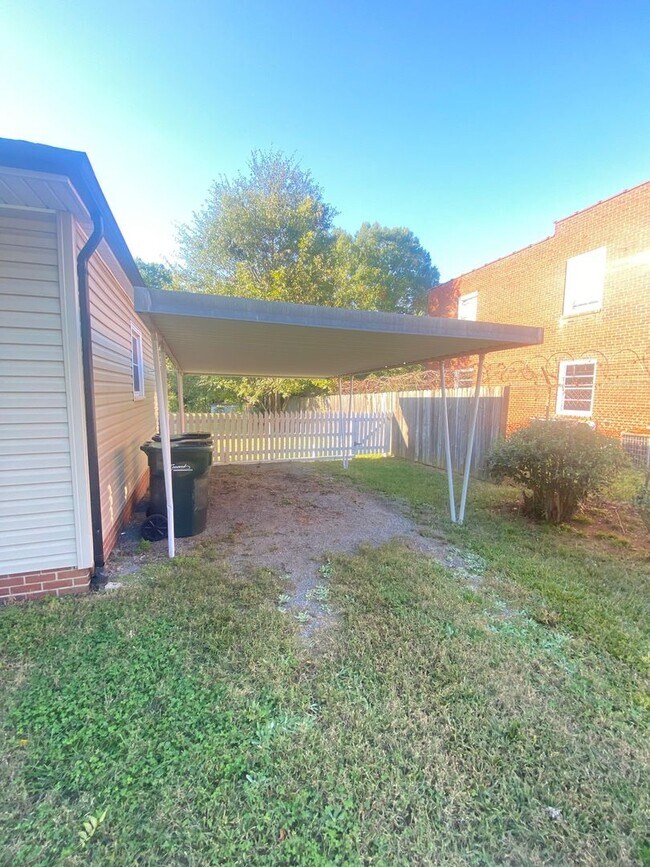 Building Photo - Nice 2 bedroom 1 bathroom home very close to I-85 and HWY 73