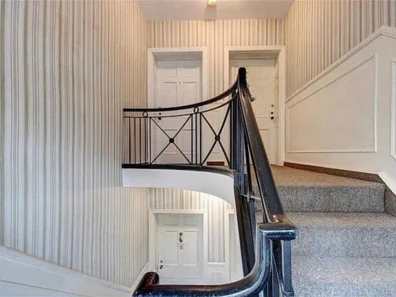 Building Photo - 925 S Hanley Rd