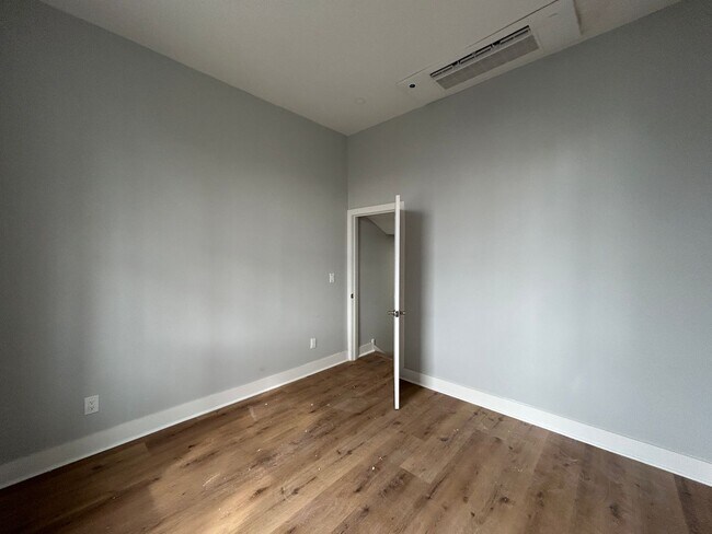 Building Photo - 430 Dickinson St