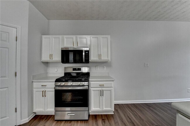 Building Photo - 6670 Island Pointe Dr