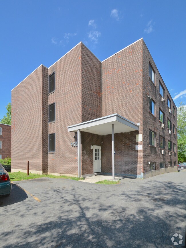 Building Photo - 958 Wethersfield Ave