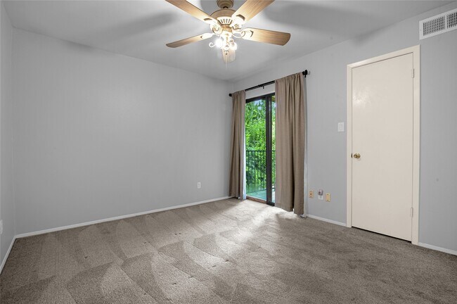 Building Photo - 3300 Pebblebrook Dr