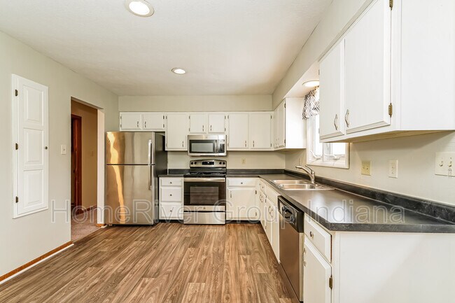 Building Photo - 712 Daffon Dr