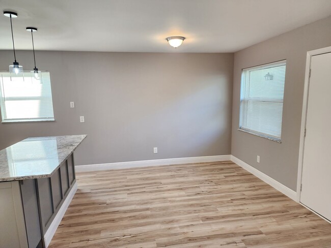 Building Photo - Magnificent 1 bedroom, 1.5 bathroom condo ...