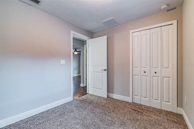 Building Photo - 3208 W Napoleon Ave