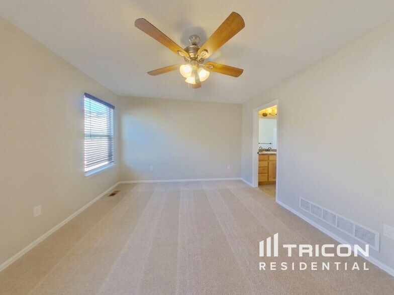 Building Photo - 931 Mount Shavano Ave