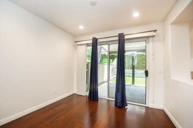 Building Photo - Anaheim Hills Beauty