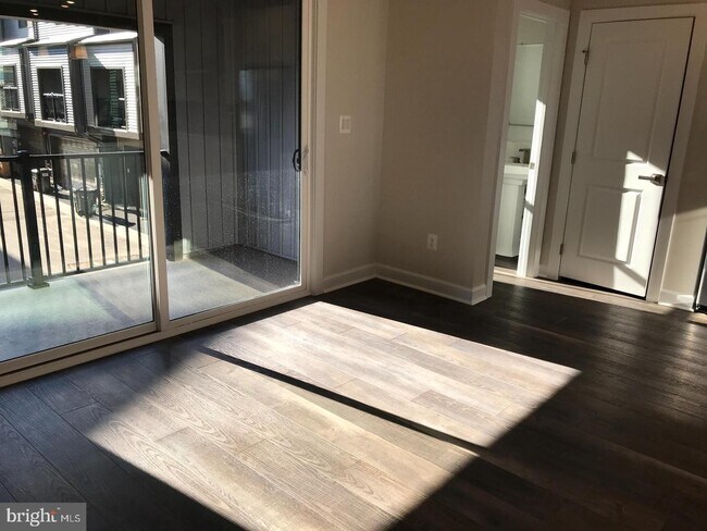 Building Photo - 12992 Hattontown Square