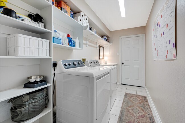 Building Photo - 4102 Caneshaw Dr