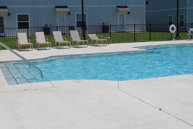 Building Photo - Beautiful New Townhome / Pet Friendly / Wi...