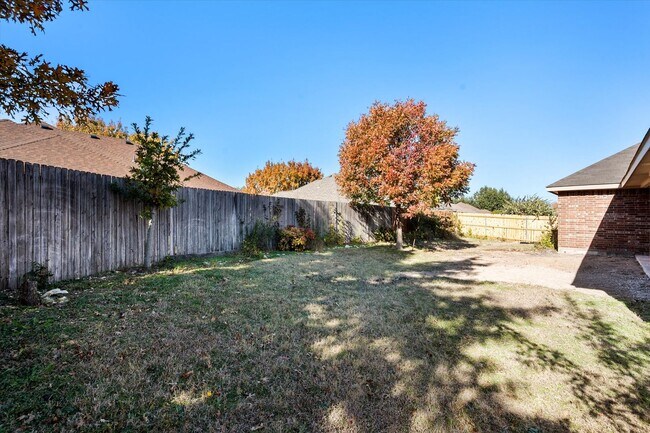 Building Photo - 1613 Country Hills Dr