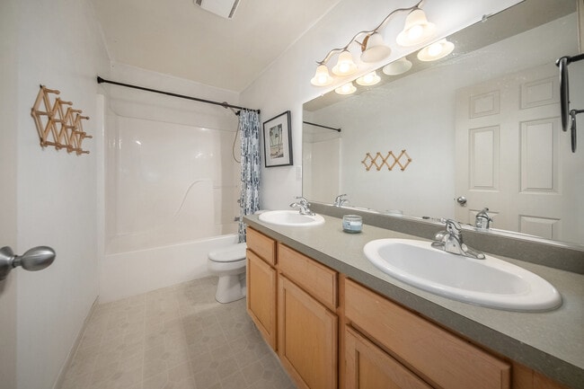 Building Photo - 403 Pembroke-