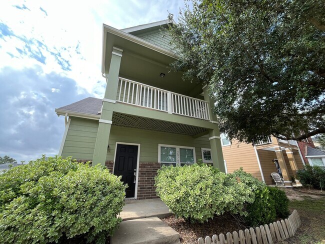 Building Photo - 20702 Settlers Lake Cir N