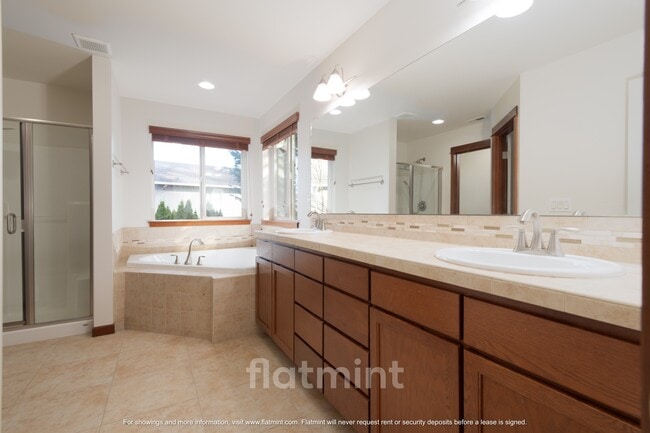 Building Photo - 4418 137th Pl SE