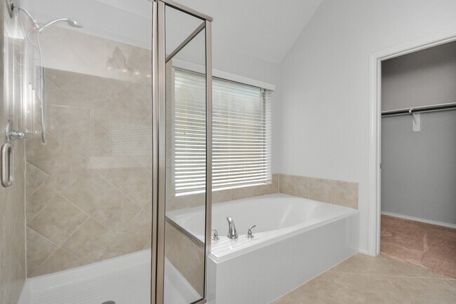 Building Photo - 2823 Woodland Glen Ln