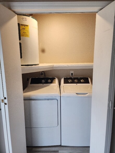 Building Photo - 1536 Hickory Ave