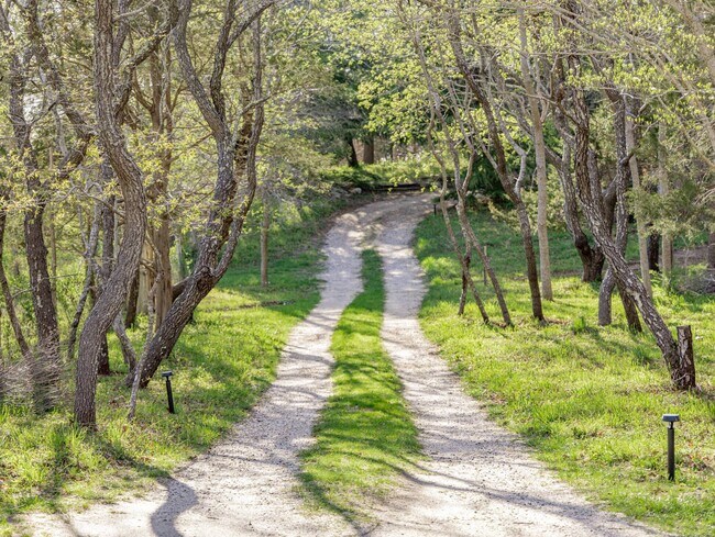 Building Photo - 8 Mill Path