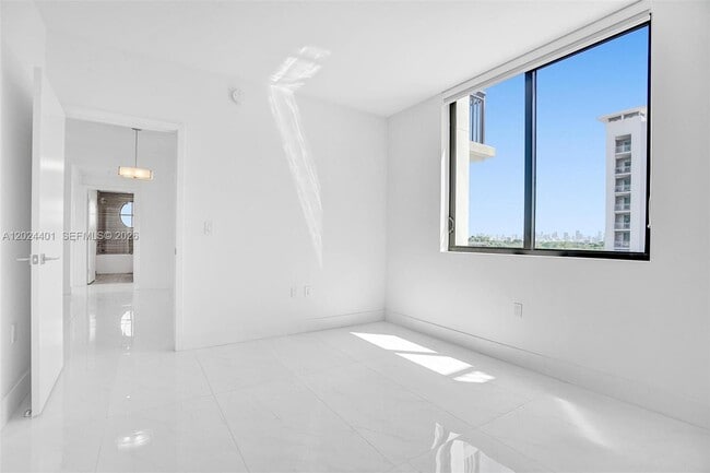 Building Photo - 301 Altara Ave