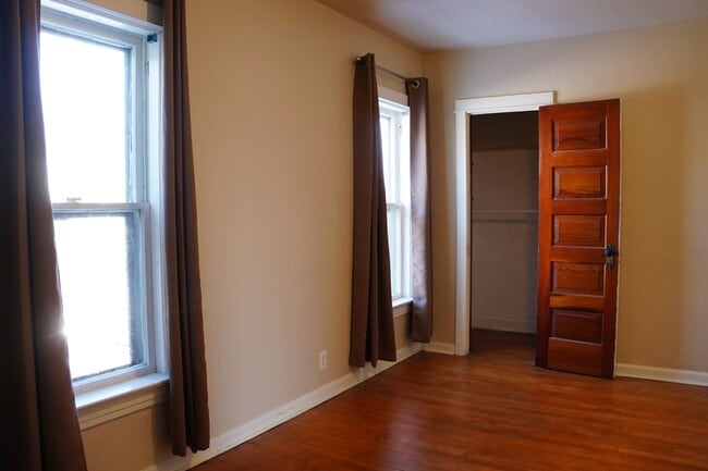 Building Photo - AVAILABLE JUNE - 3 BED 1 BATH