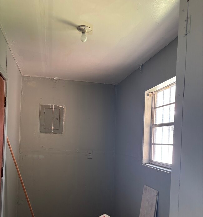 Building Photo - 622 Lake Glen Pl