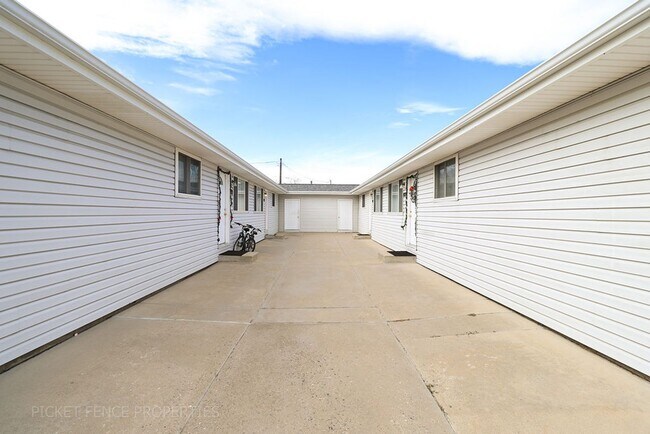 Building Photo - 3 bedroom Apartment in Loveland! MOVE-IN SPECIAL!