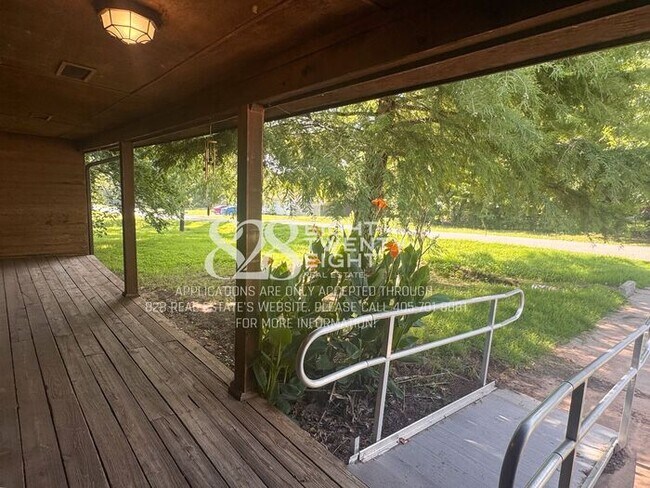 Building Photo - *AVAILABLE NOW!* 2 BED/1 BATH COZY LOG CABIN DUPLEX IN NOBLE, OK!