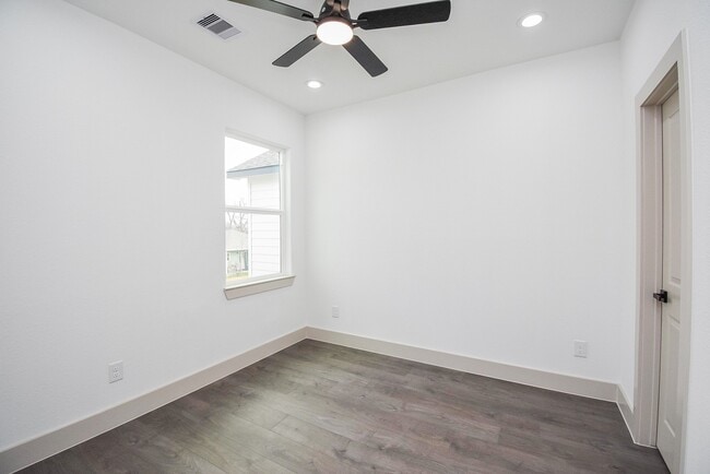 Building Photo - 7973 Joy St