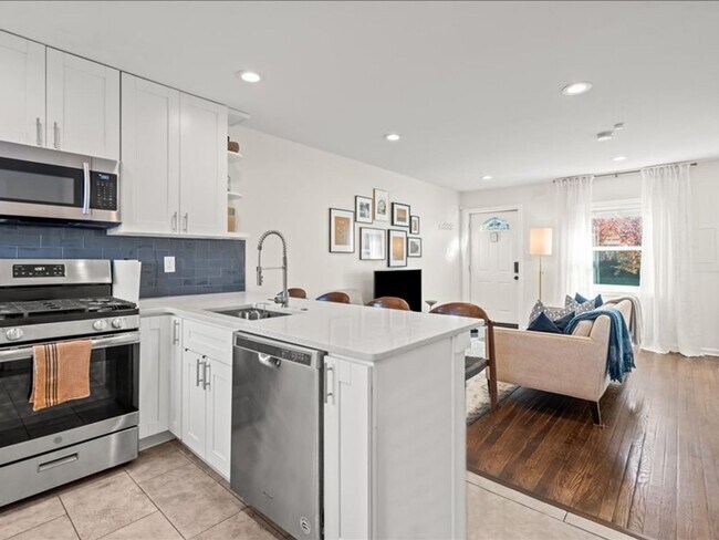 Building Photo - Distinctive Two Bedroom Beauty in Deanwood