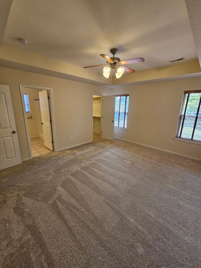 Building Photo - 3 bedroom, 2 bathroom home