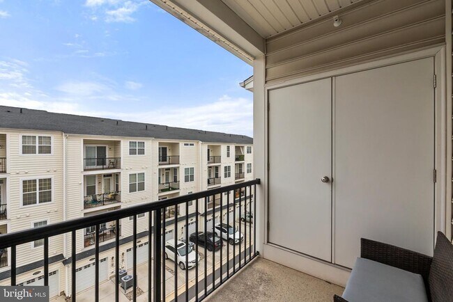 Building Photo - 43131 Wealdstone Terrace