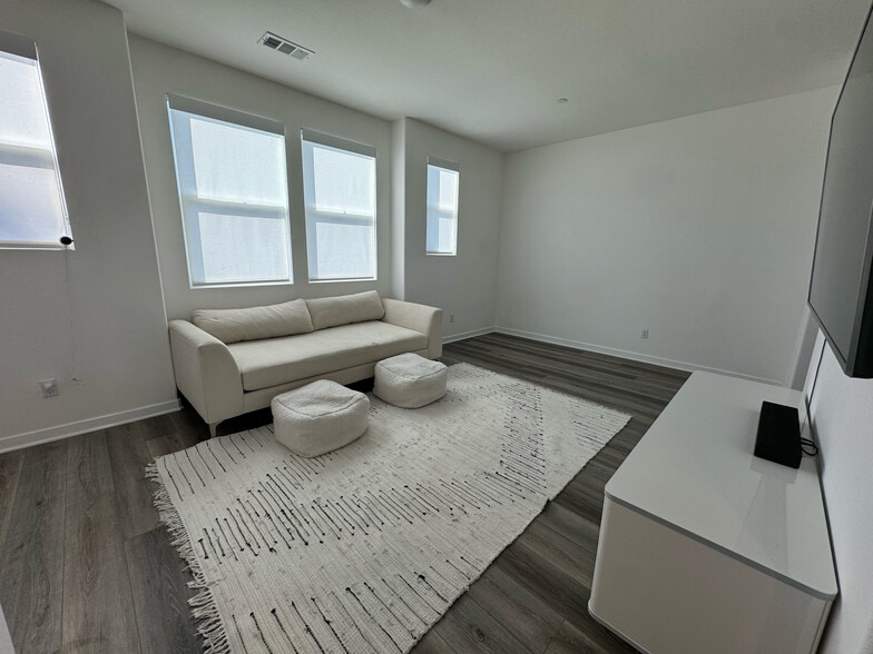 loft - 13031 Centre Dr