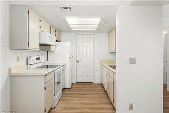 Building Photo - 2ND FLOOR CONDO IN GATED COMMUNITY