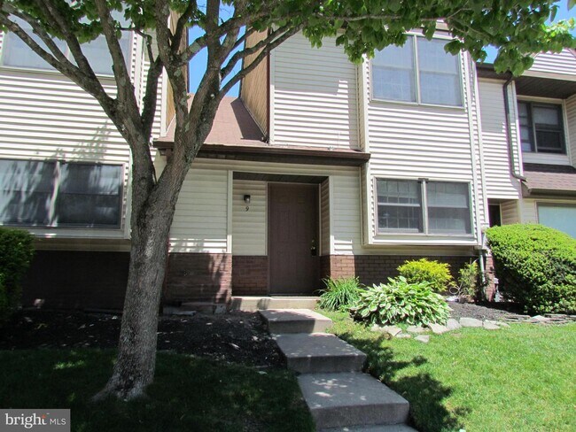 Building Photo - 9 Cohanzick Ct