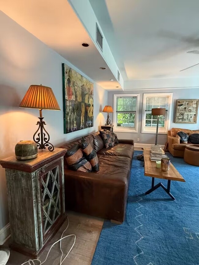 Building Photo - 918 Southard St