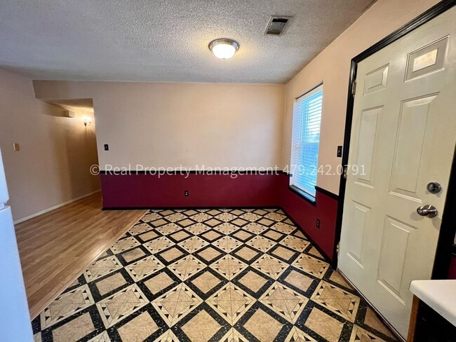 Building Photo - Greenwood House Coming in JUNE! 3 bed 1 bath
