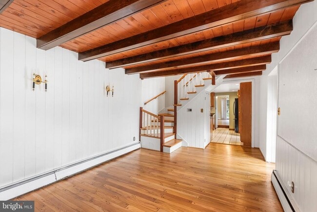 Building Photo - 607 E Wheel Rd