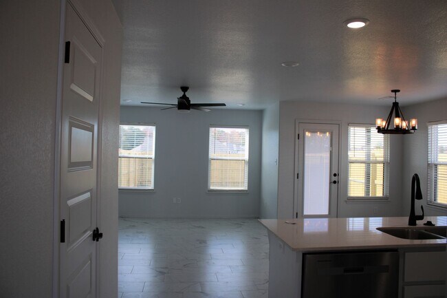 Building Photo - COX-NORTHRIDGE DR-1