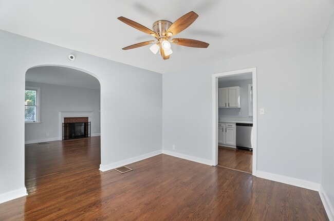Building Photo - 3 Bedroom, 1.5 Bathroom Home in Cincinnati!