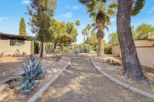 Building Photo - 37210 N Tranquil Trail