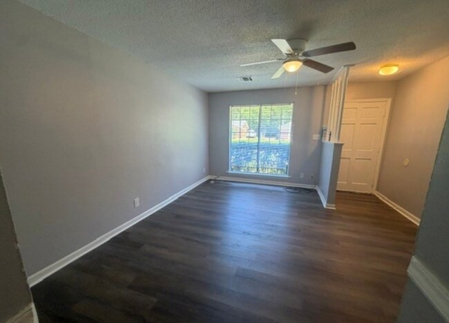 Building Photo - 217 Townsend Dr