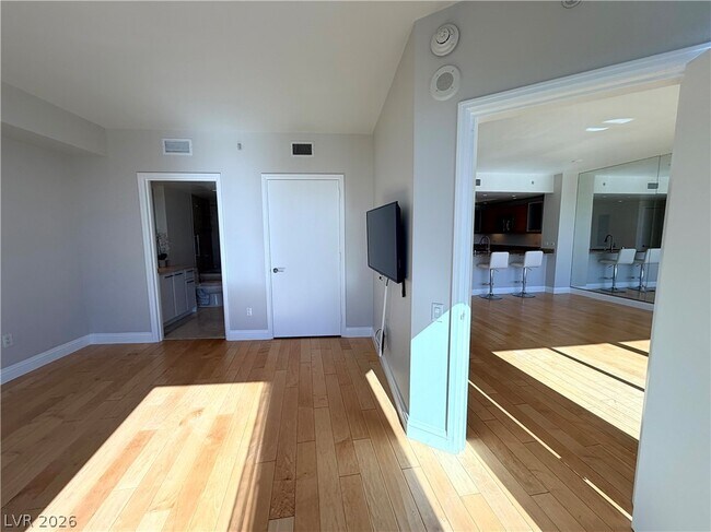 Building Photo - 322 Karen Ave