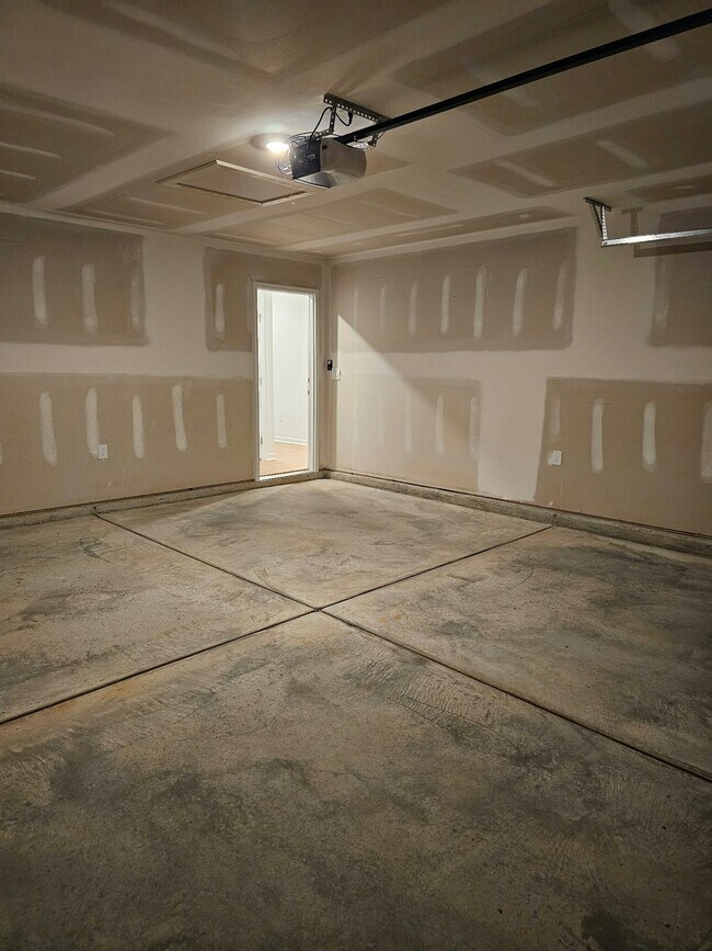 Building Photo - 112 Labrador Ln