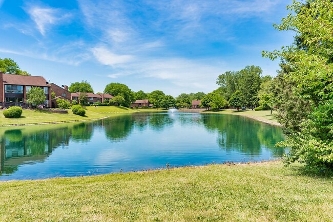 Building Photo - 3069 Lindenwood Dr