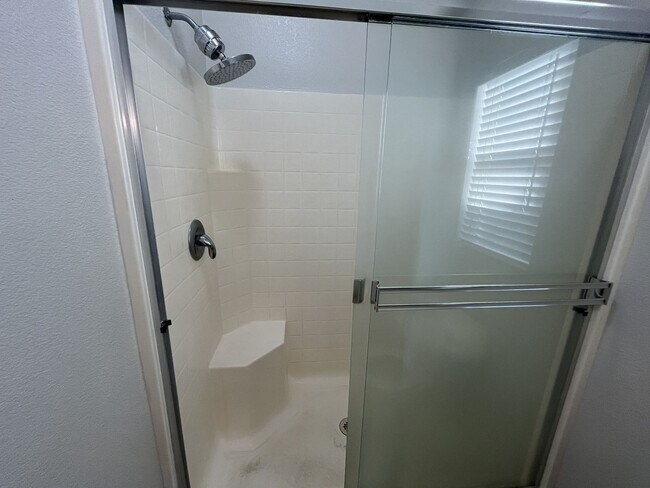 Building Photo - Residential 3 bed 2 bath in Elk grove