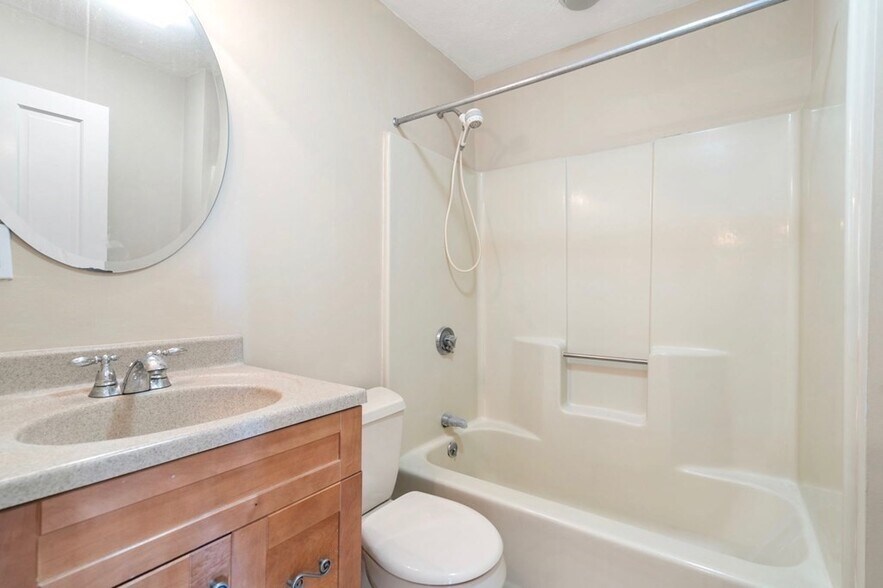 Building Photo - 33 Essex St