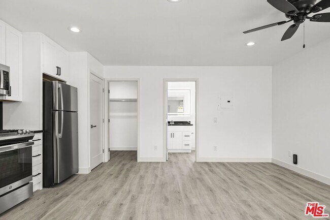 Building Photo - 1051 Gill Ave