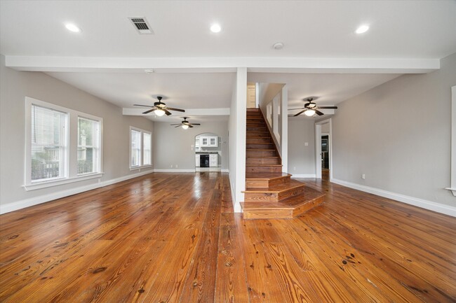 Building Photo - 409 Pecore St