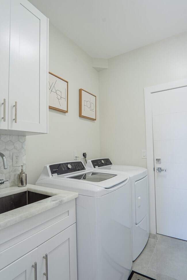 Building Photo - 6670 NW 27th Ave